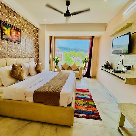 Hotel Golden Temple View By La Casa, Amritsar #Top Rated #Most Awarded #Swimming Pool #Prime Location #Luxury Rooms #Parking #Rooftop Cafe Екстериор снимка