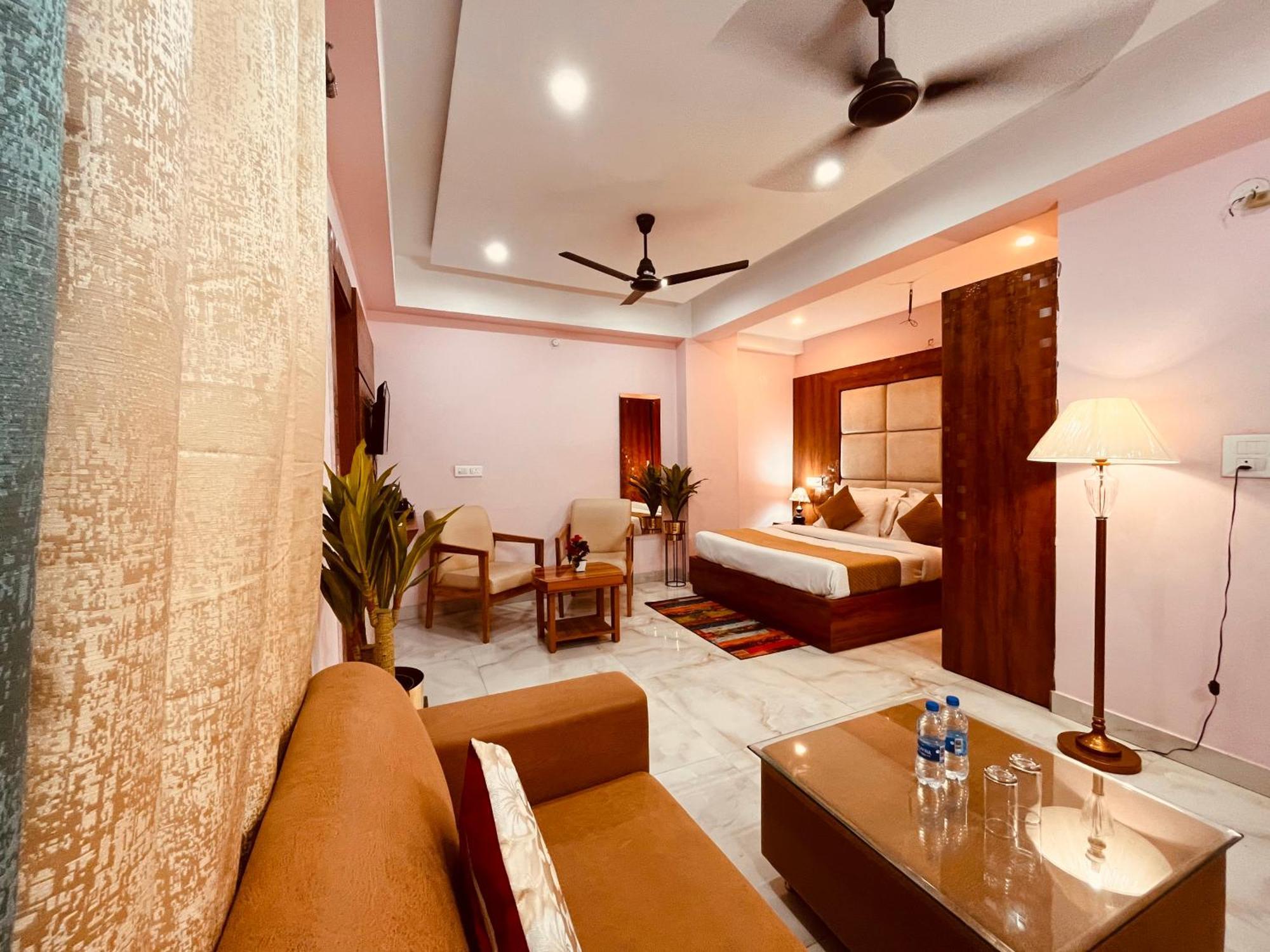 Hotel Golden Temple View By La Casa, Amritsar #Top Rated #Most Awarded #Swimming Pool #Prime Location #Luxury Rooms #Parking #Rooftop Cafe Екстериор снимка
