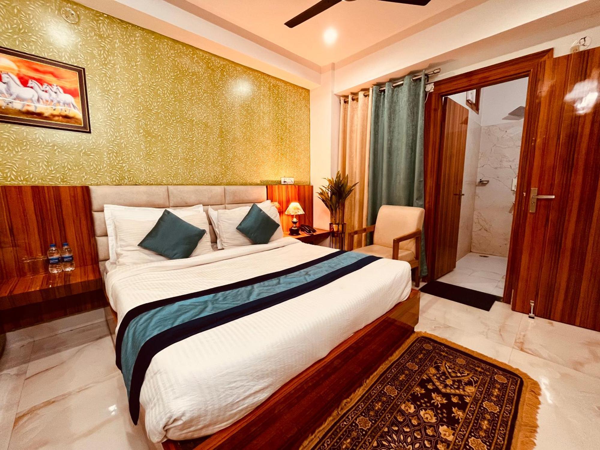 Hotel Golden Temple View By La Casa, Amritsar #Top Rated #Most Awarded #Swimming Pool #Prime Location #Luxury Rooms #Parking #Rooftop Cafe Екстериор снимка