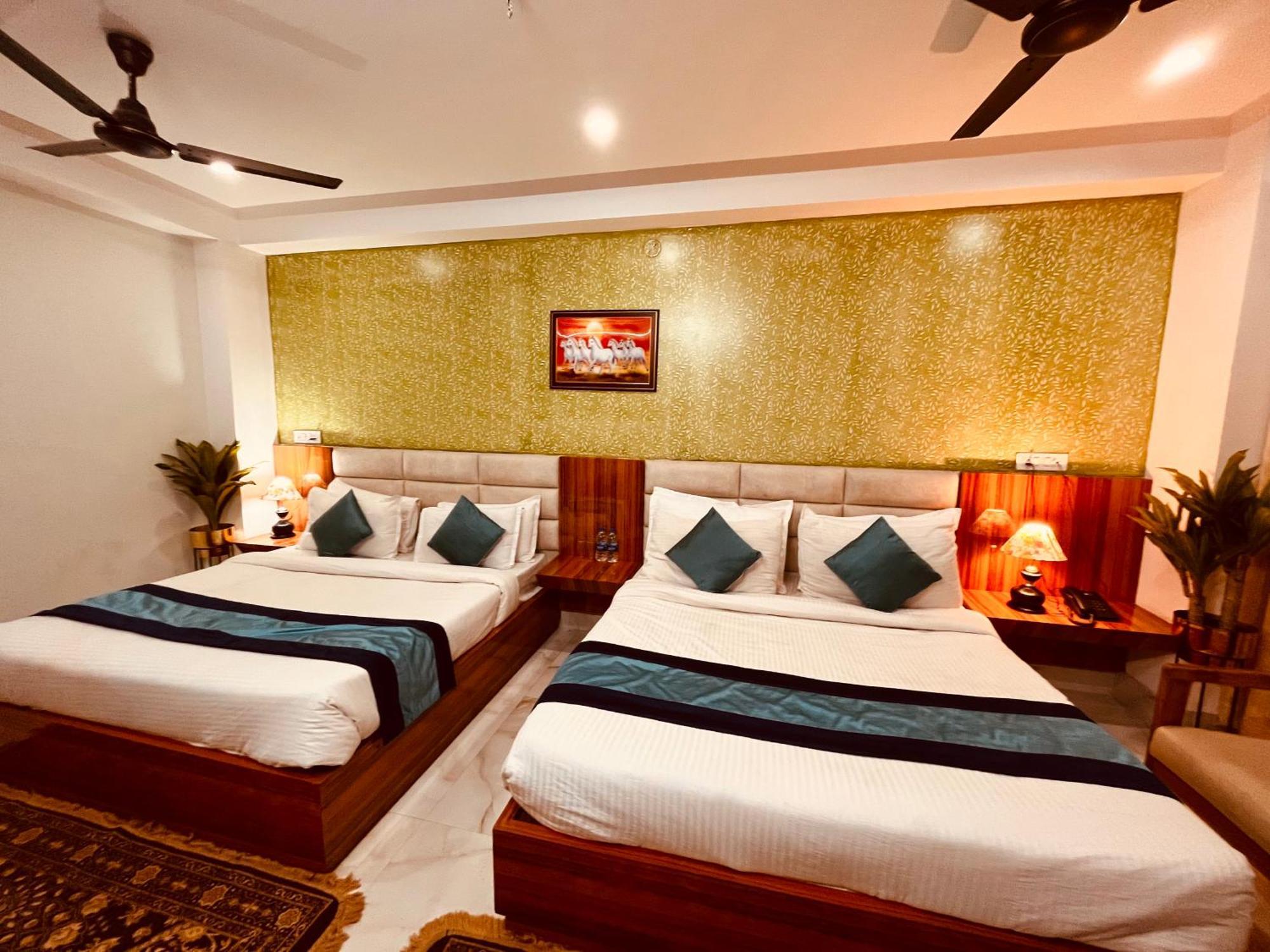 Hotel Golden Temple View By La Casa, Amritsar #Top Rated #Most Awarded #Swimming Pool #Prime Location #Luxury Rooms #Parking #Rooftop Cafe Екстериор снимка