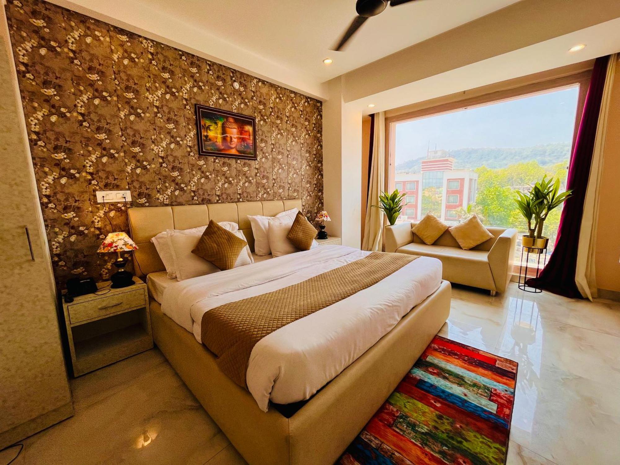 Hotel Golden Temple View By La Casa, Amritsar #Top Rated #Most Awarded #Swimming Pool #Prime Location #Luxury Rooms #Parking #Rooftop Cafe Екстериор снимка