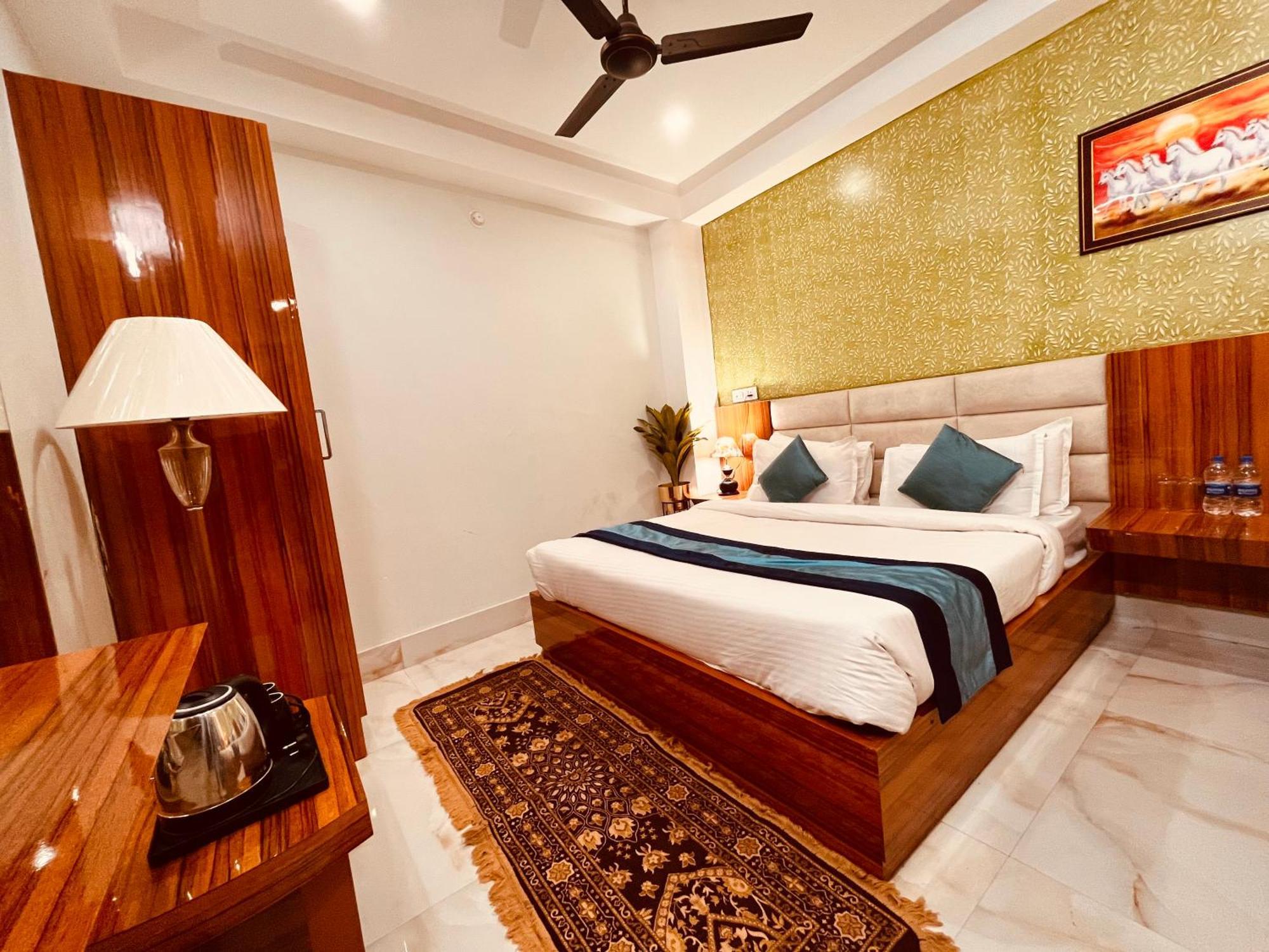 Hotel Golden Temple View By La Casa, Amritsar #Top Rated #Most Awarded #Swimming Pool #Prime Location #Luxury Rooms #Parking #Rooftop Cafe Екстериор снимка