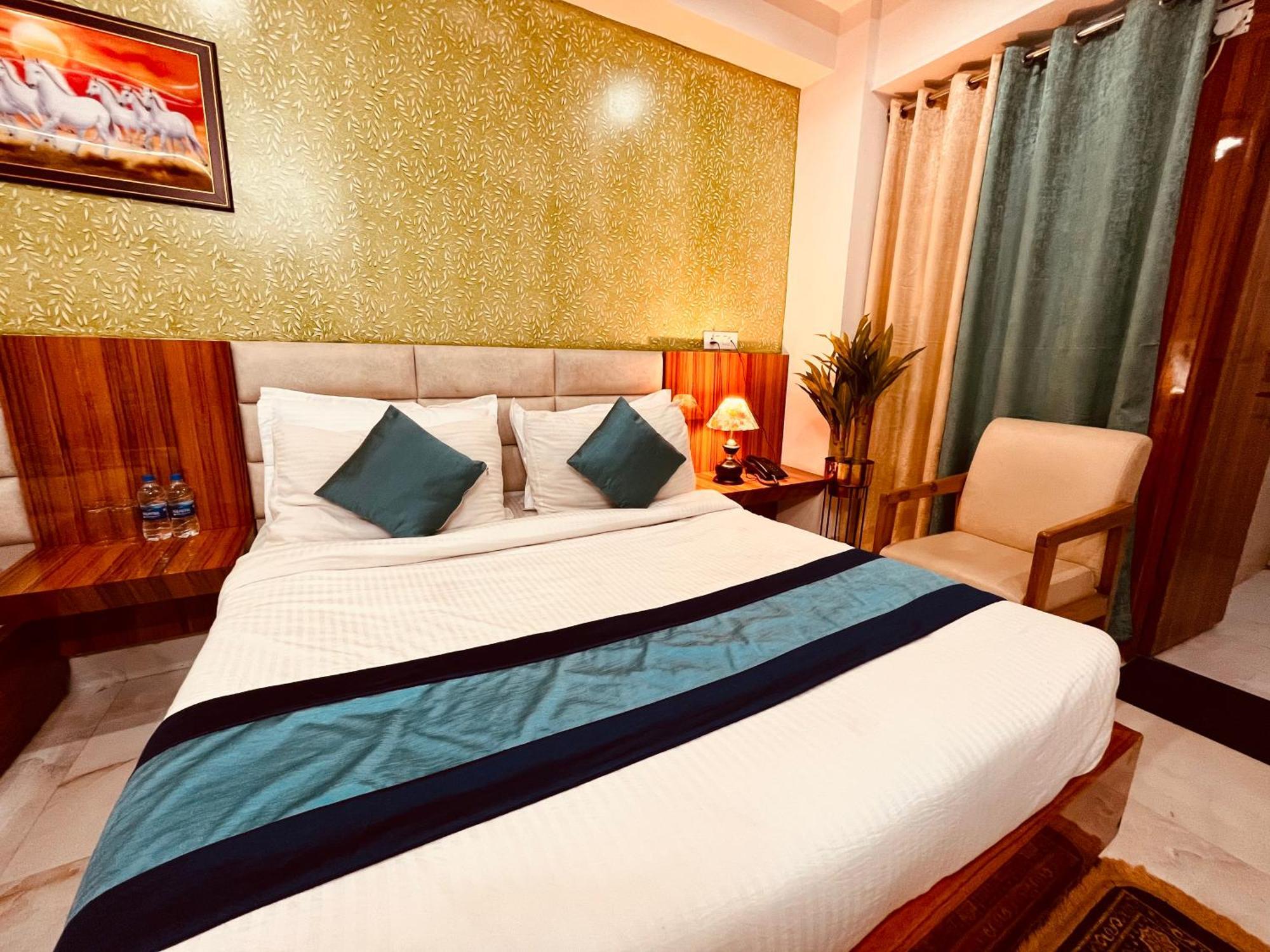 Hotel Golden Temple View By La Casa, Amritsar #Top Rated #Most Awarded #Swimming Pool #Prime Location #Luxury Rooms #Parking #Rooftop Cafe Екстериор снимка