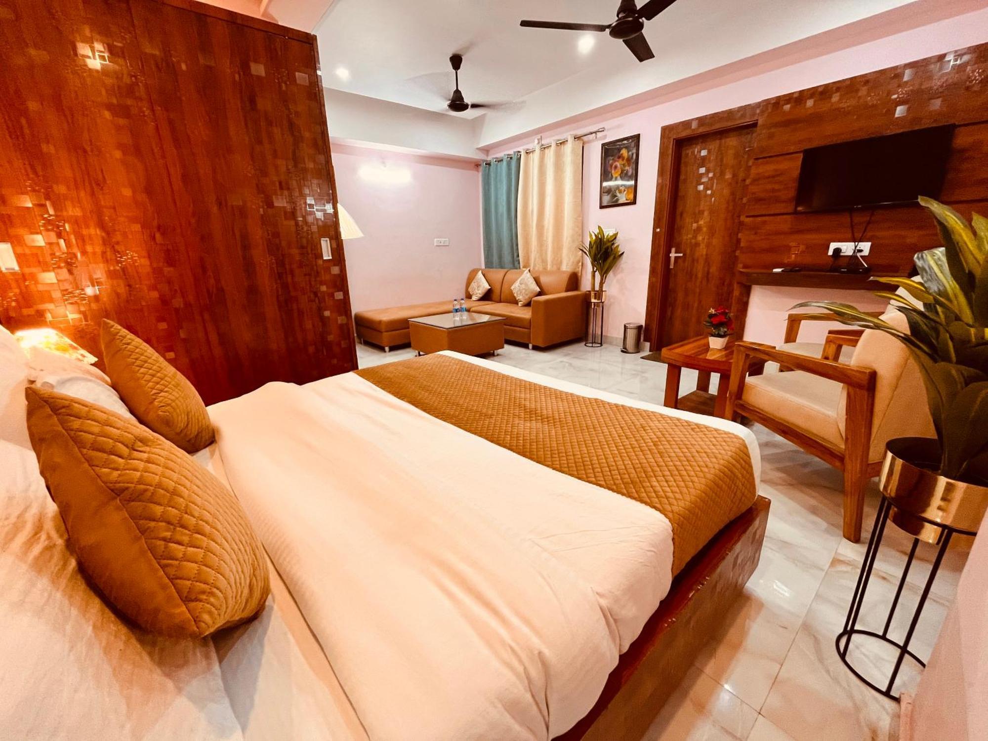 Hotel Golden Temple View By La Casa, Amritsar #Top Rated #Most Awarded #Swimming Pool #Prime Location #Luxury Rooms #Parking #Rooftop Cafe Екстериор снимка