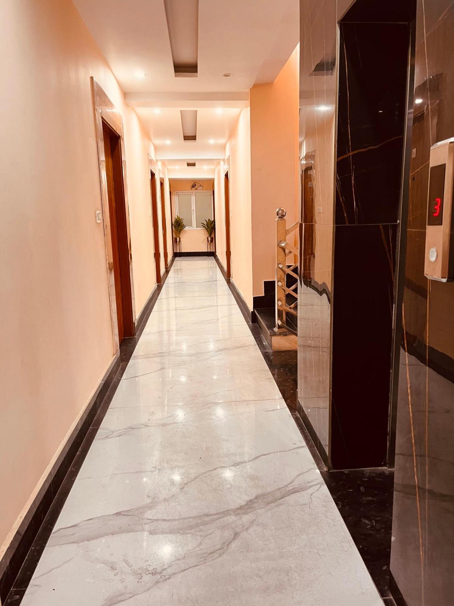 Hotel Golden Temple View By La Casa, Amritsar #Top Rated #Most Awarded #Swimming Pool #Prime Location #Luxury Rooms #Parking #Rooftop Cafe Екстериор снимка