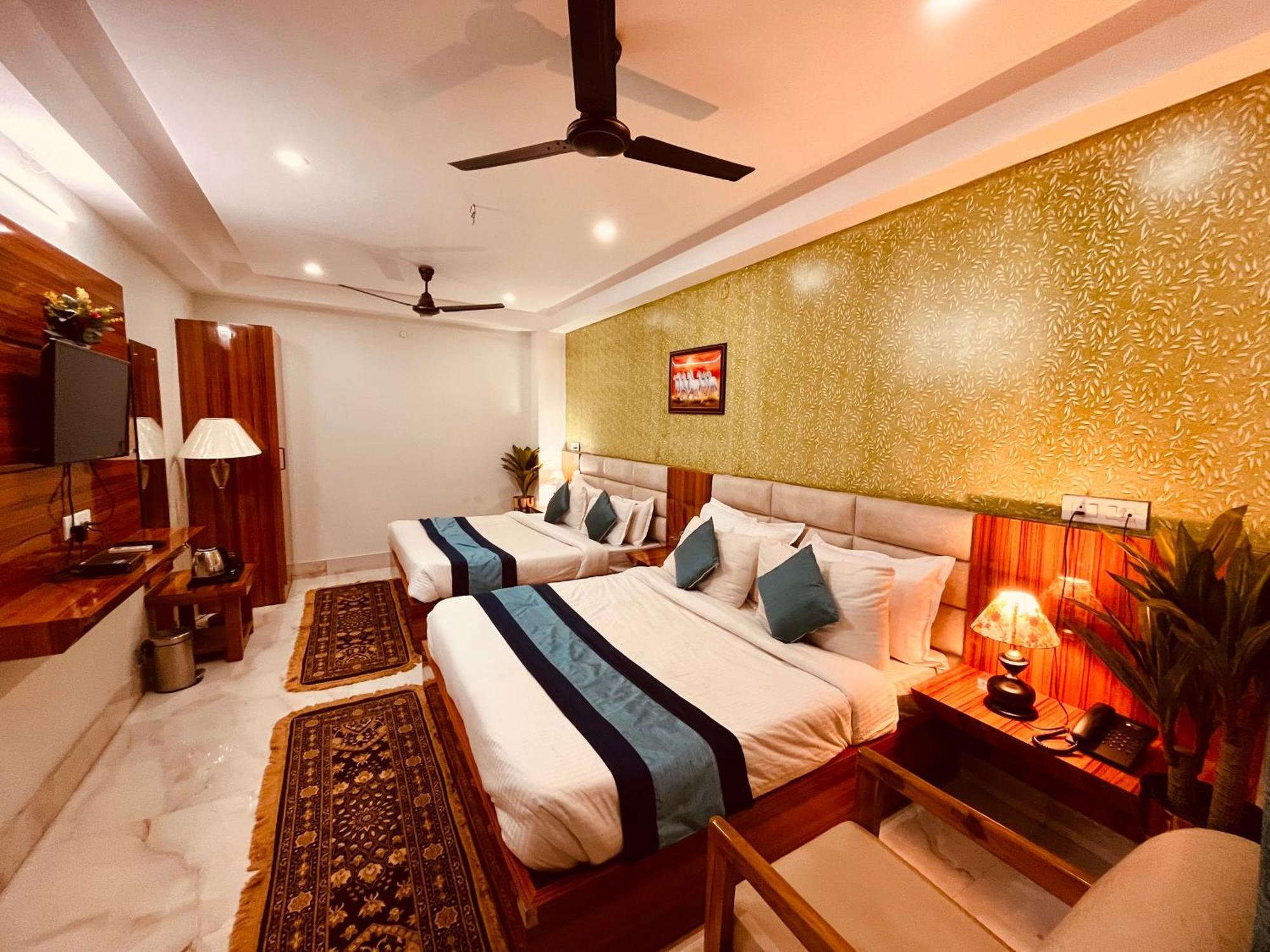 Hotel Golden Temple View By La Casa, Amritsar #Top Rated #Most Awarded #Swimming Pool #Prime Location #Luxury Rooms #Parking #Rooftop Cafe Екстериор снимка