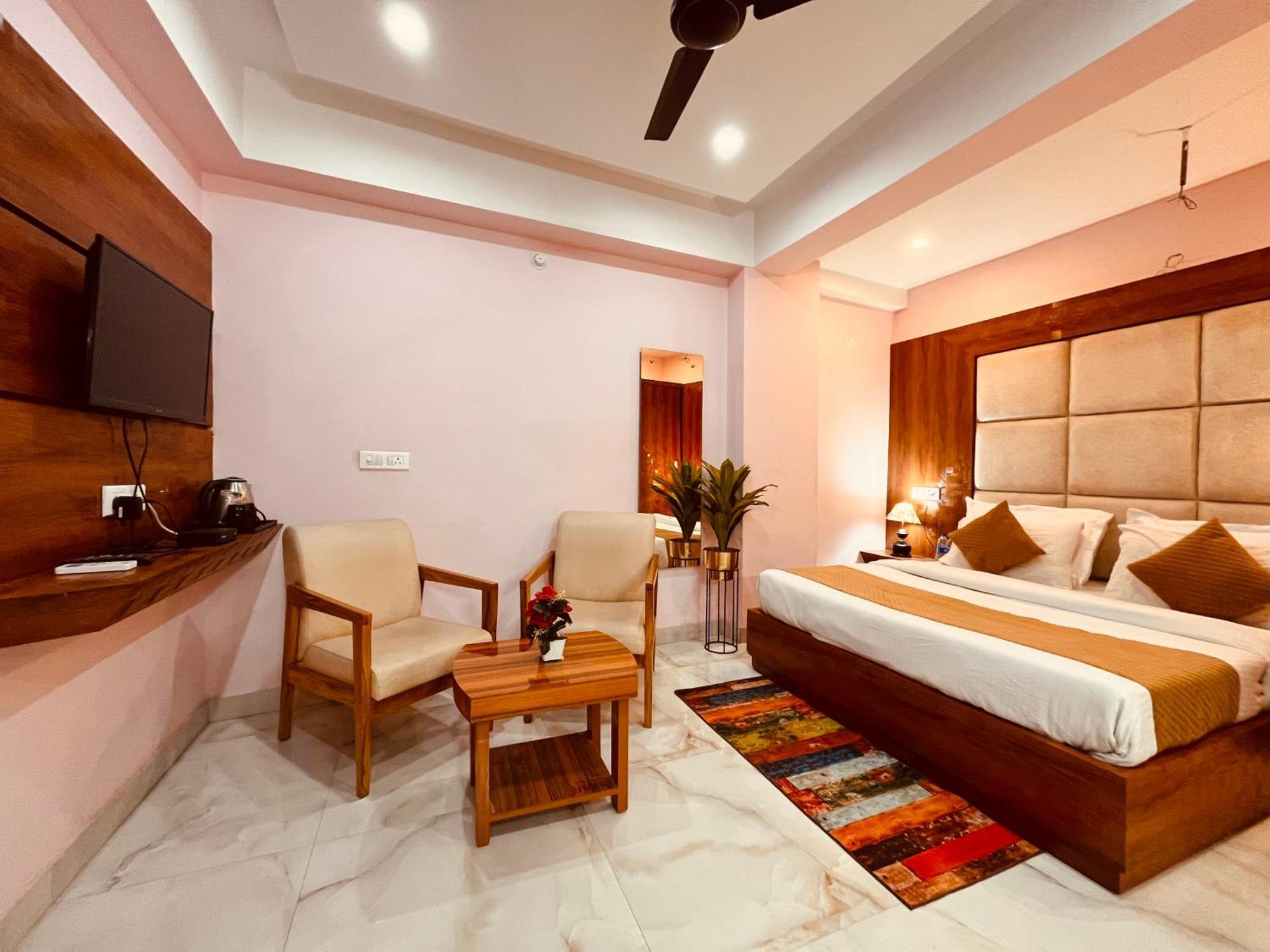 Hotel Golden Temple View By La Casa, Amritsar #Top Rated #Most Awarded #Swimming Pool #Prime Location #Luxury Rooms #Parking #Rooftop Cafe Екстериор снимка