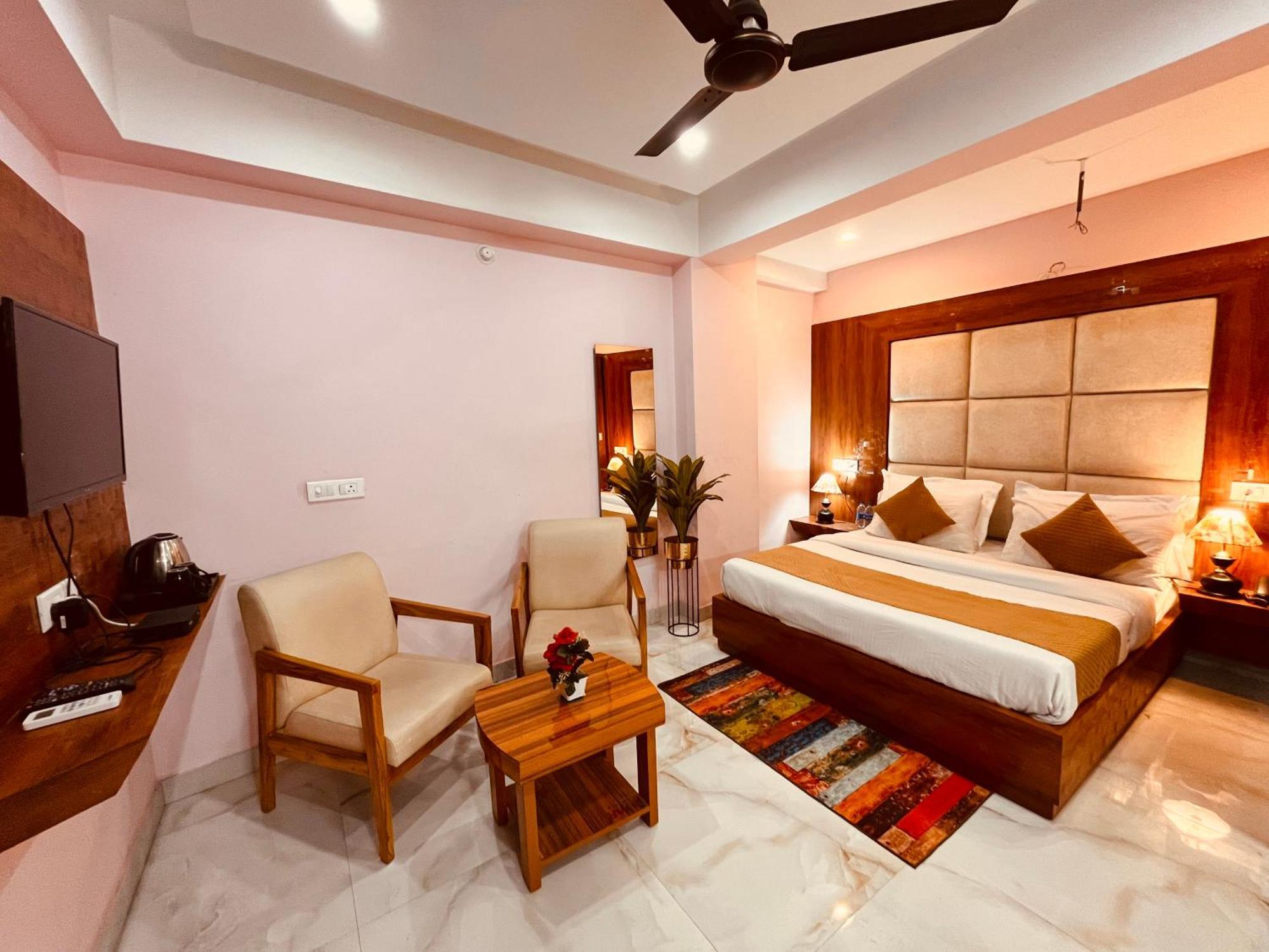 Hotel Golden Temple View By La Casa, Amritsar #Top Rated #Most Awarded #Swimming Pool #Prime Location #Luxury Rooms #Parking #Rooftop Cafe Екстериор снимка