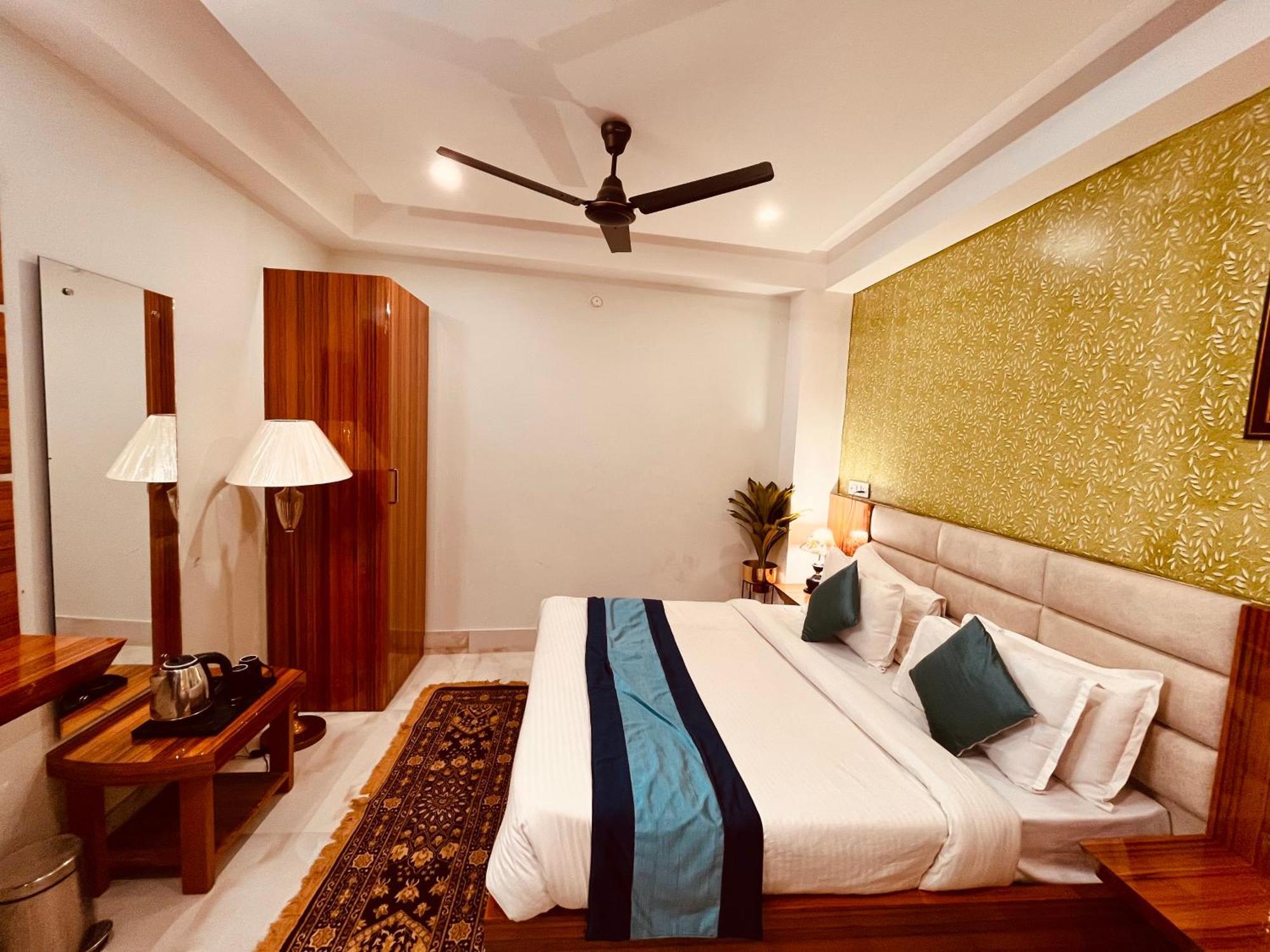 Hotel Golden Temple View By La Casa, Amritsar #Top Rated #Most Awarded #Swimming Pool #Prime Location #Luxury Rooms #Parking #Rooftop Cafe Екстериор снимка