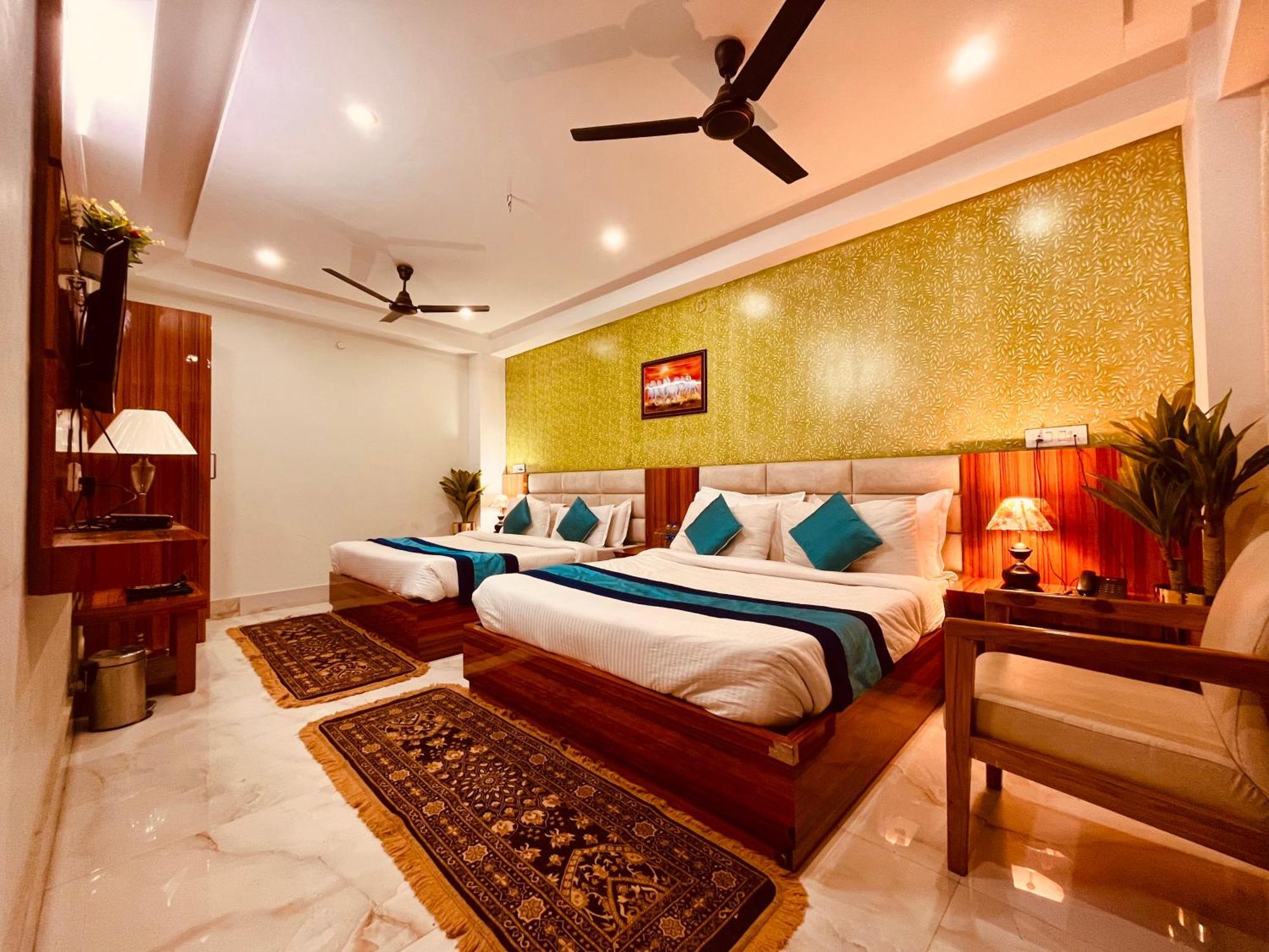 Hotel Golden Temple View By La Casa, Amritsar #Top Rated #Most Awarded #Swimming Pool #Prime Location #Luxury Rooms #Parking #Rooftop Cafe Екстериор снимка