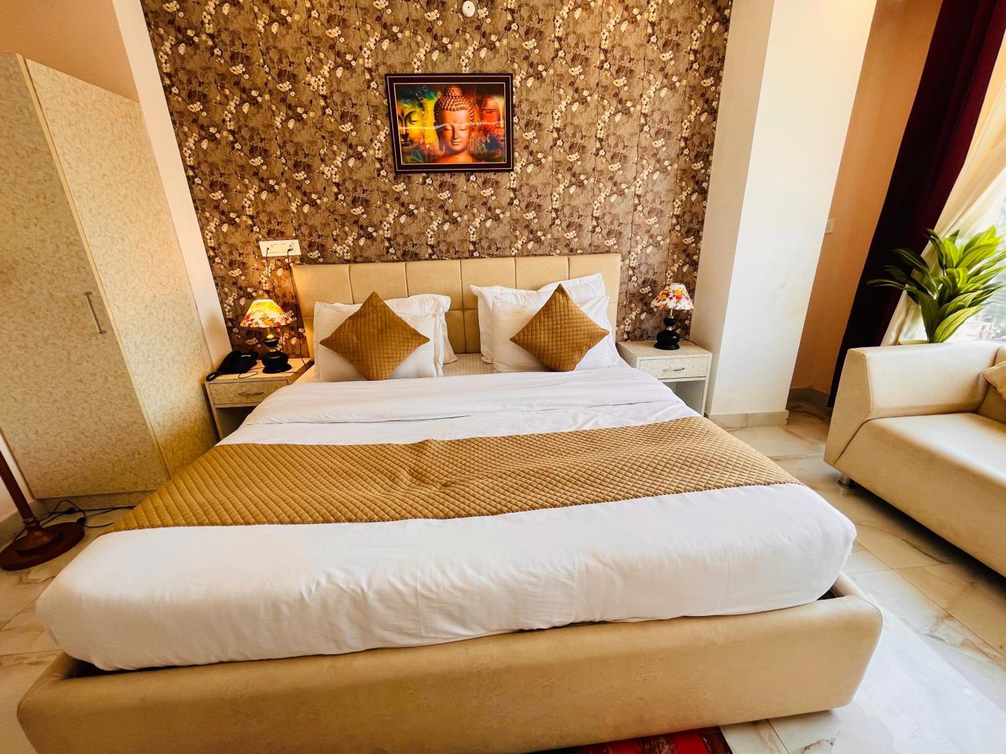 Hotel Golden Temple View By La Casa, Amritsar #Top Rated #Most Awarded #Swimming Pool #Prime Location #Luxury Rooms #Parking #Rooftop Cafe Екстериор снимка