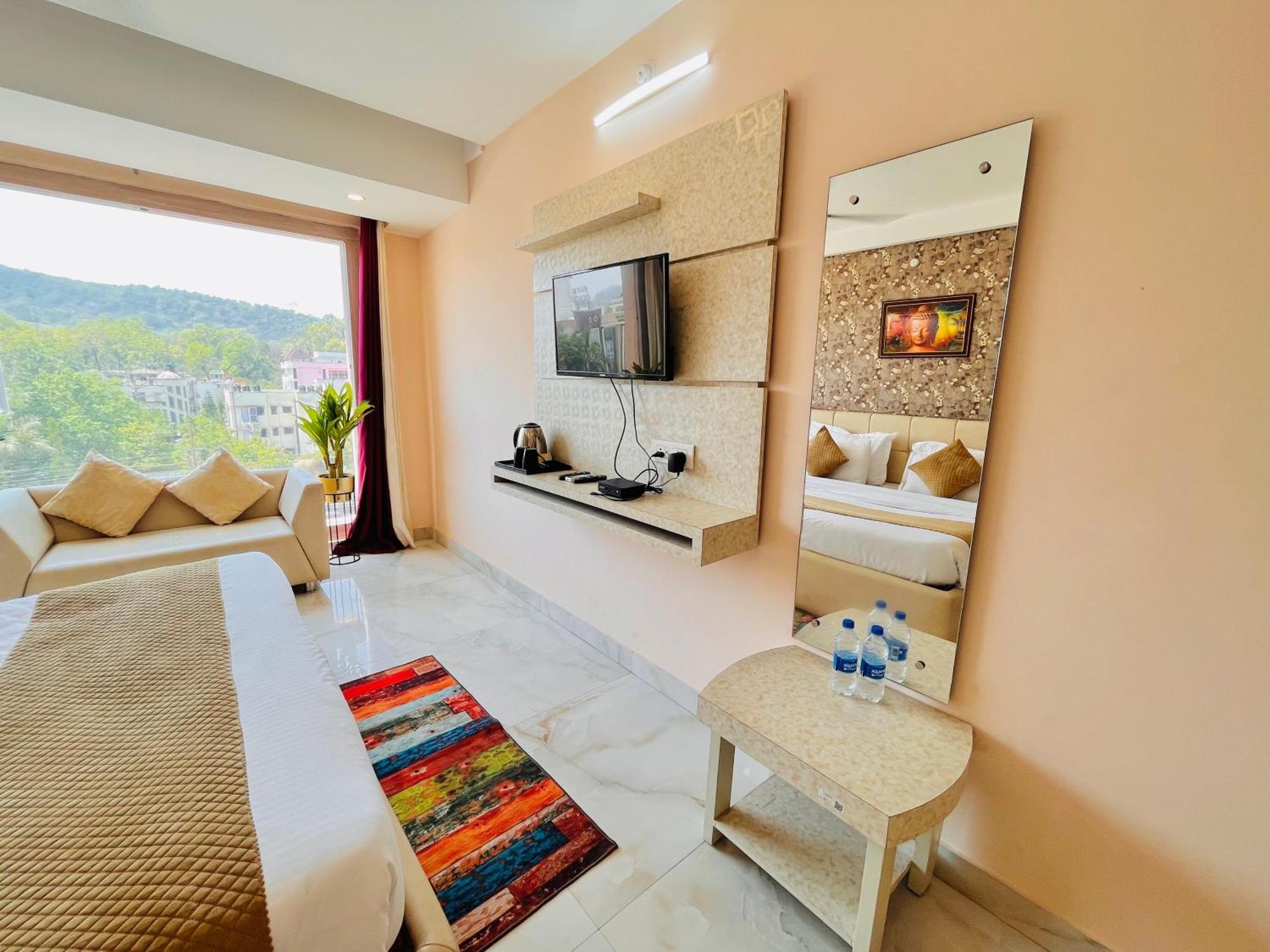 Hotel Golden Temple View By La Casa, Amritsar #Top Rated #Most Awarded #Swimming Pool #Prime Location #Luxury Rooms #Parking #Rooftop Cafe Екстериор снимка