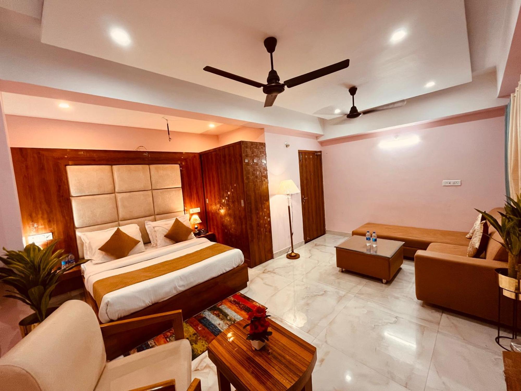 Hotel Golden Temple View By La Casa, Amritsar #Top Rated #Most Awarded #Swimming Pool #Prime Location #Luxury Rooms #Parking #Rooftop Cafe Екстериор снимка