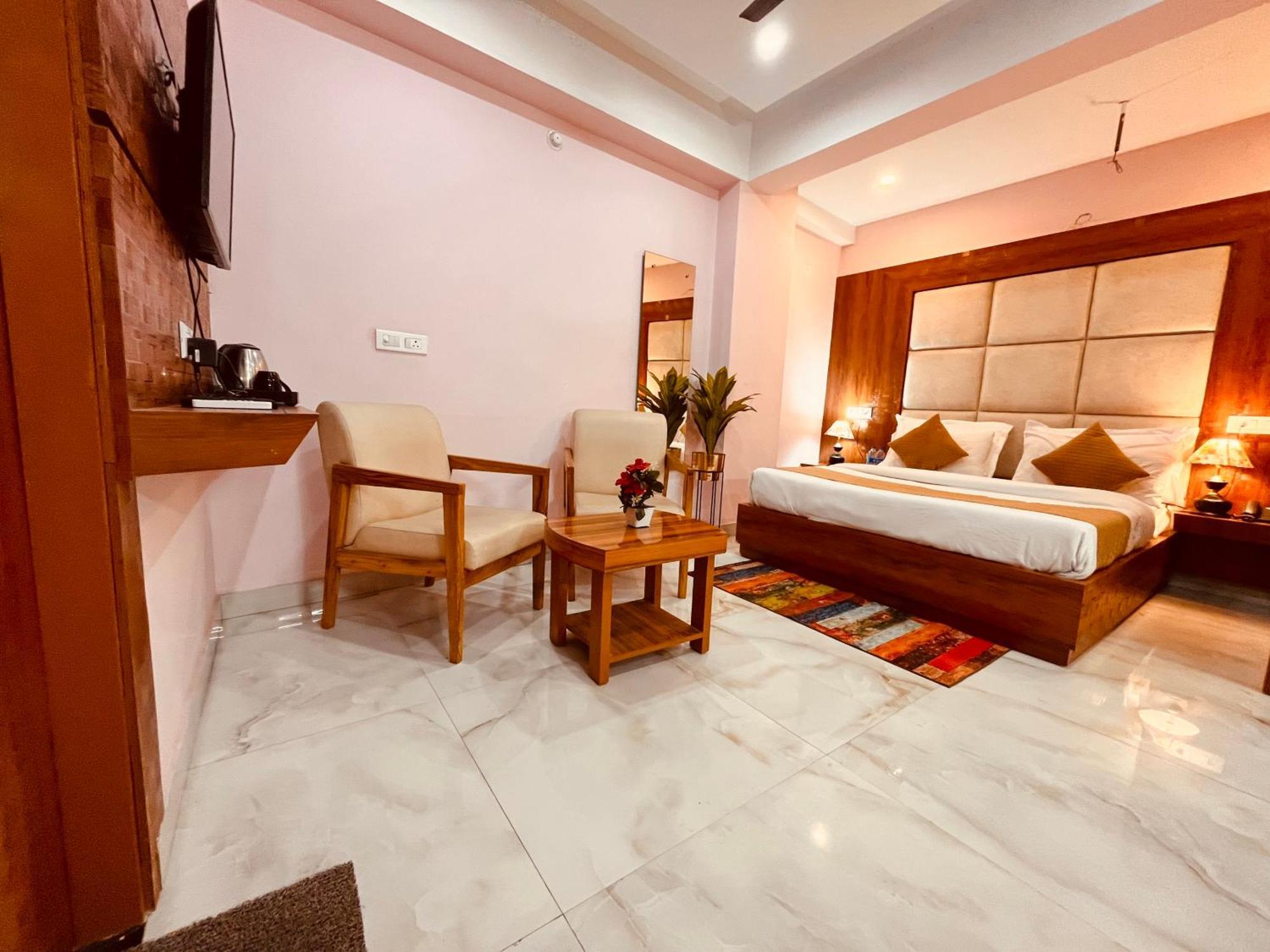 Hotel Golden Temple View By La Casa, Amritsar #Top Rated #Most Awarded #Swimming Pool #Prime Location #Luxury Rooms #Parking #Rooftop Cafe Екстериор снимка