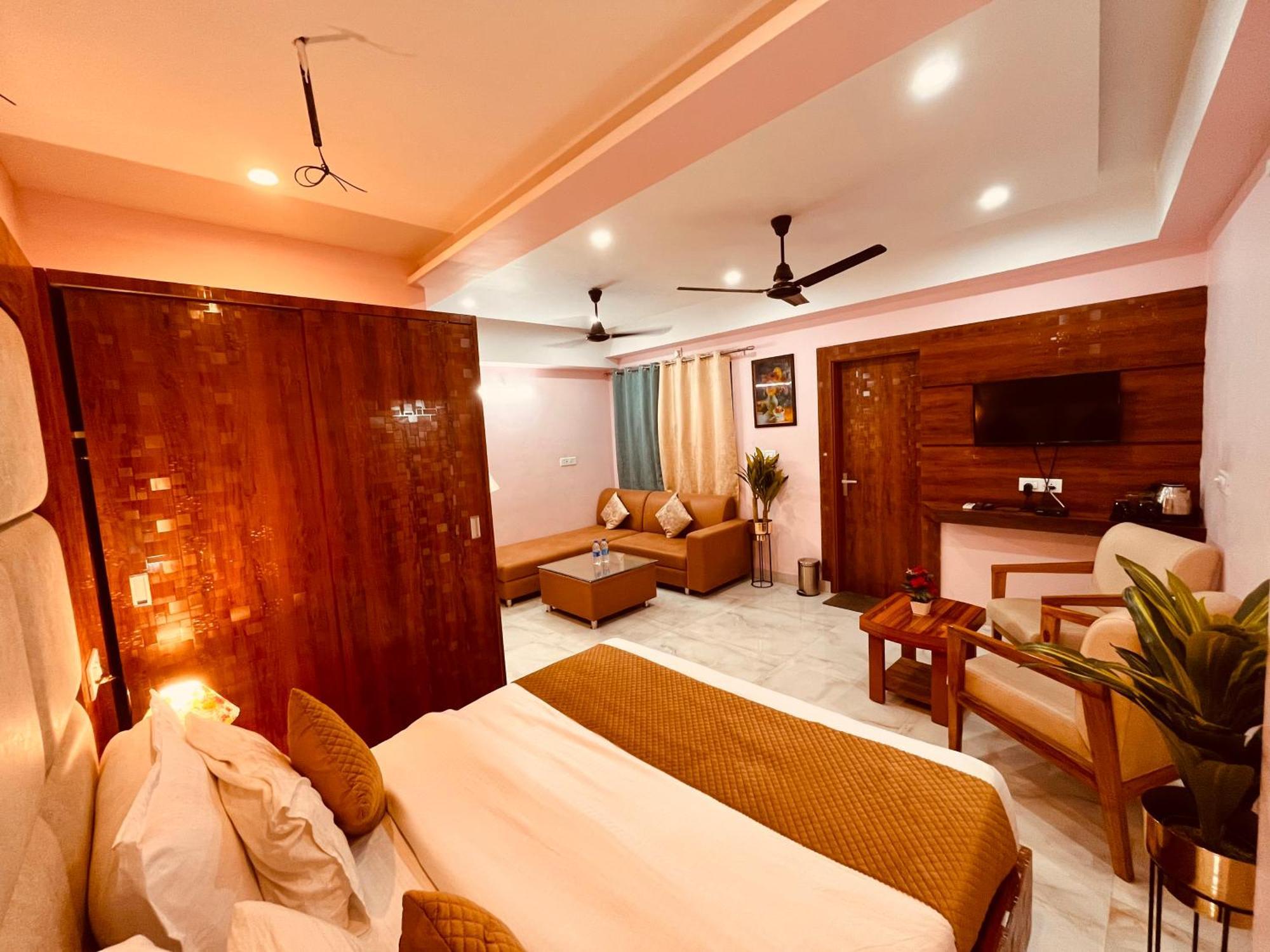 Hotel Golden Temple View By La Casa, Amritsar #Top Rated #Most Awarded #Swimming Pool #Prime Location #Luxury Rooms #Parking #Rooftop Cafe Екстериор снимка