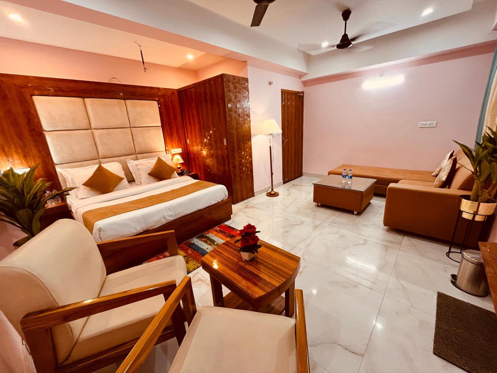 Hotel Golden Temple View By La Casa, Amritsar #Top Rated #Most Awarded #Swimming Pool #Prime Location #Luxury Rooms #Parking #Rooftop Cafe Екстериор снимка