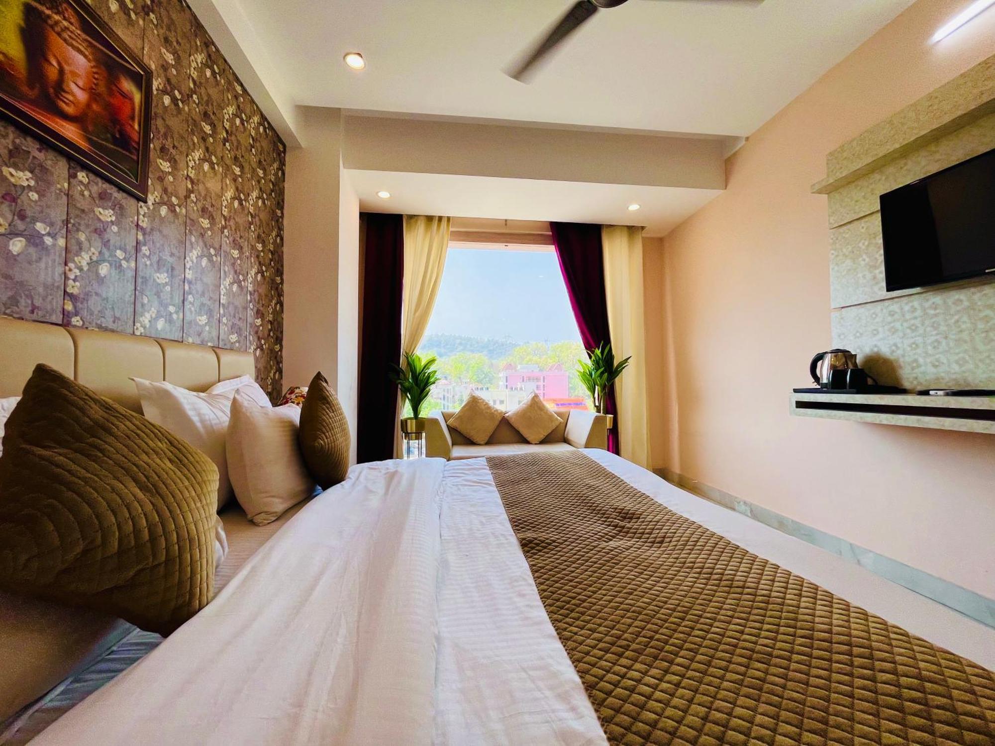 Hotel Golden Temple View By La Casa, Amritsar #Top Rated #Most Awarded #Swimming Pool #Prime Location #Luxury Rooms #Parking #Rooftop Cafe Екстериор снимка