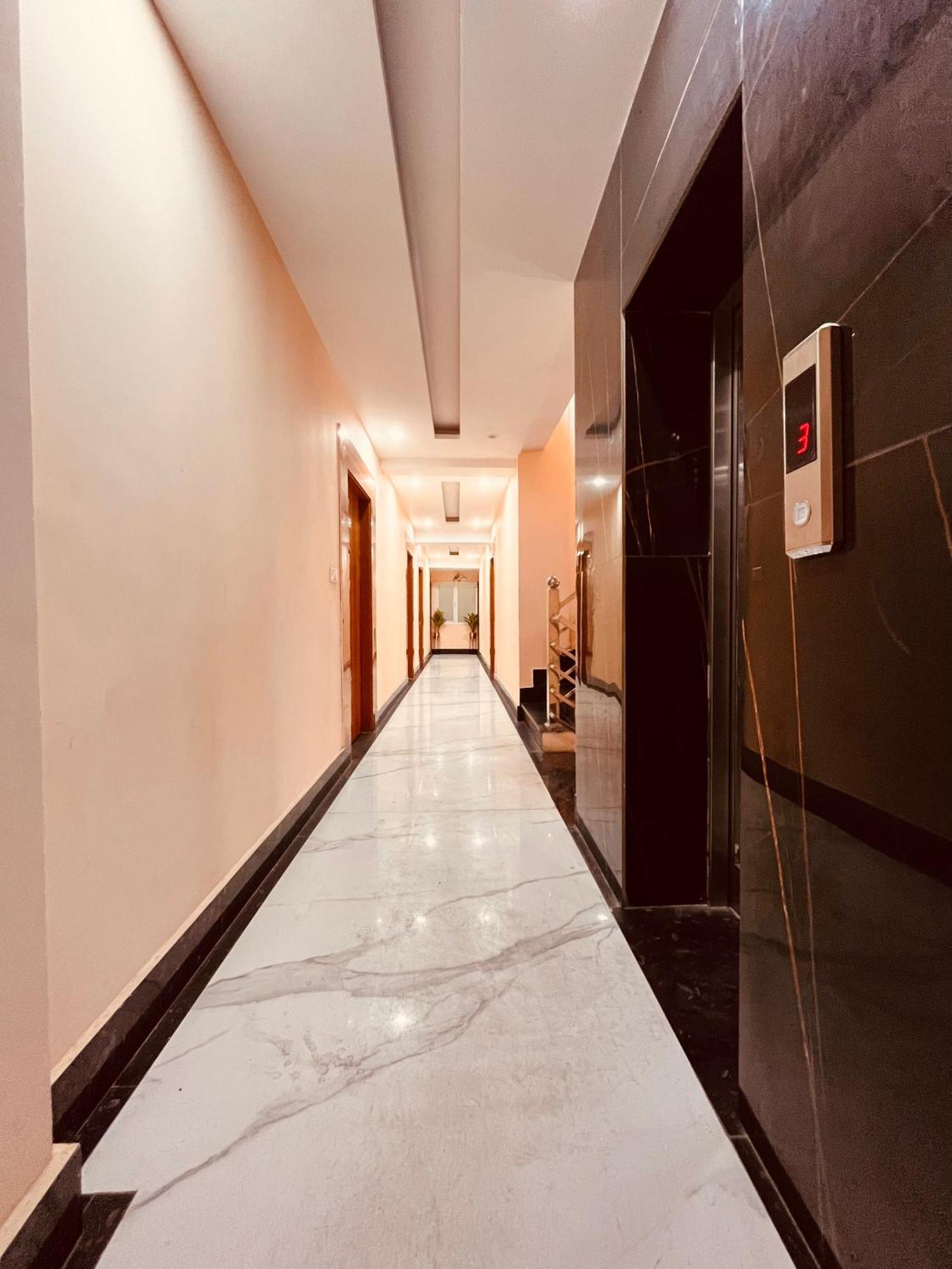 Hotel Golden Temple View By La Casa, Amritsar #Top Rated #Most Awarded #Swimming Pool #Prime Location #Luxury Rooms #Parking #Rooftop Cafe Екстериор снимка