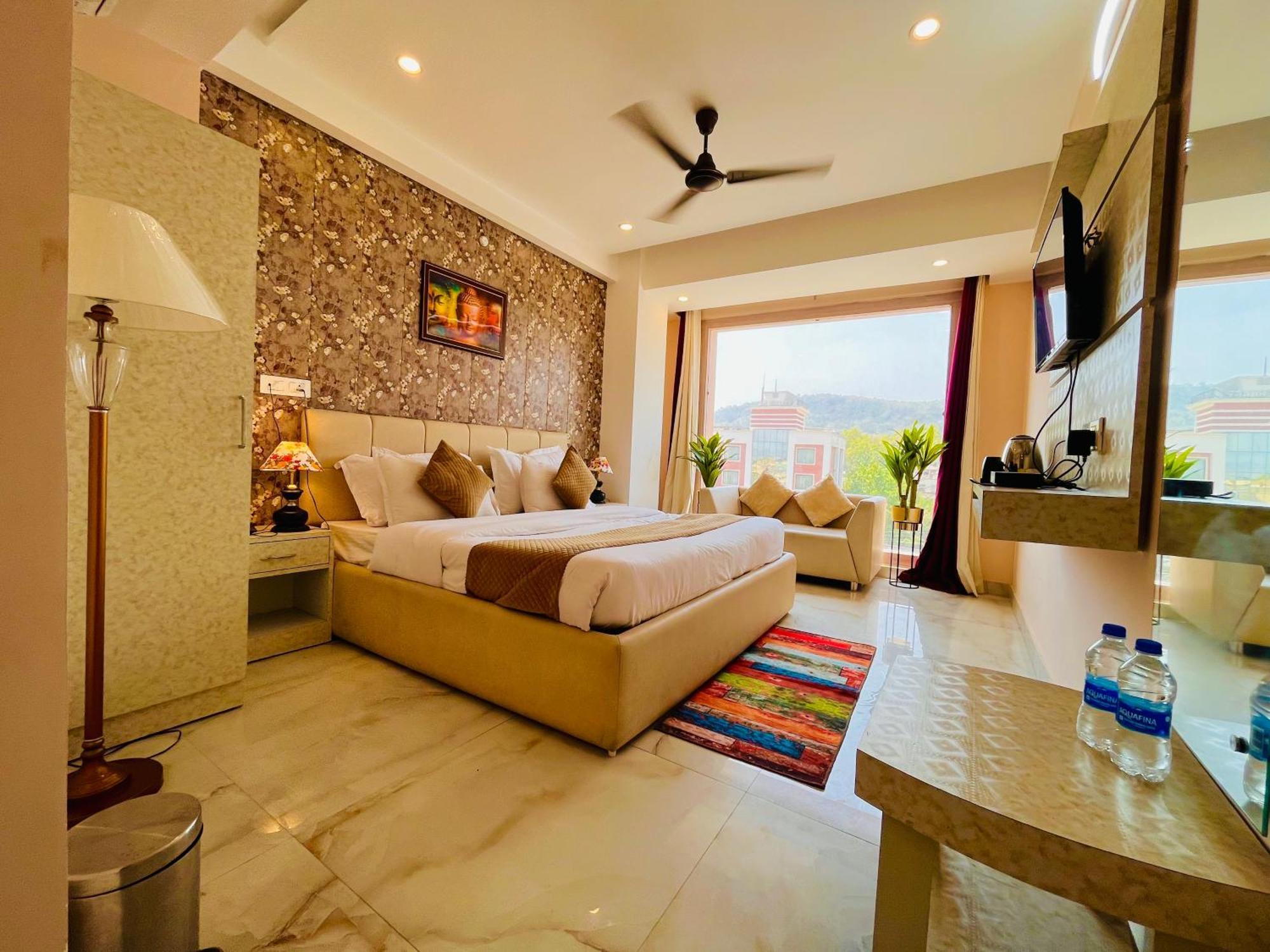 Hotel Golden Temple View By La Casa, Amritsar #Top Rated #Most Awarded #Swimming Pool #Prime Location #Luxury Rooms #Parking #Rooftop Cafe Екстериор снимка