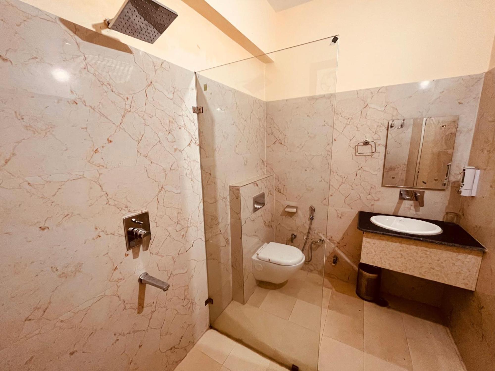 Hotel Golden Temple View By La Casa, Amritsar #Top Rated #Most Awarded #Swimming Pool #Prime Location #Luxury Rooms #Parking #Rooftop Cafe Екстериор снимка