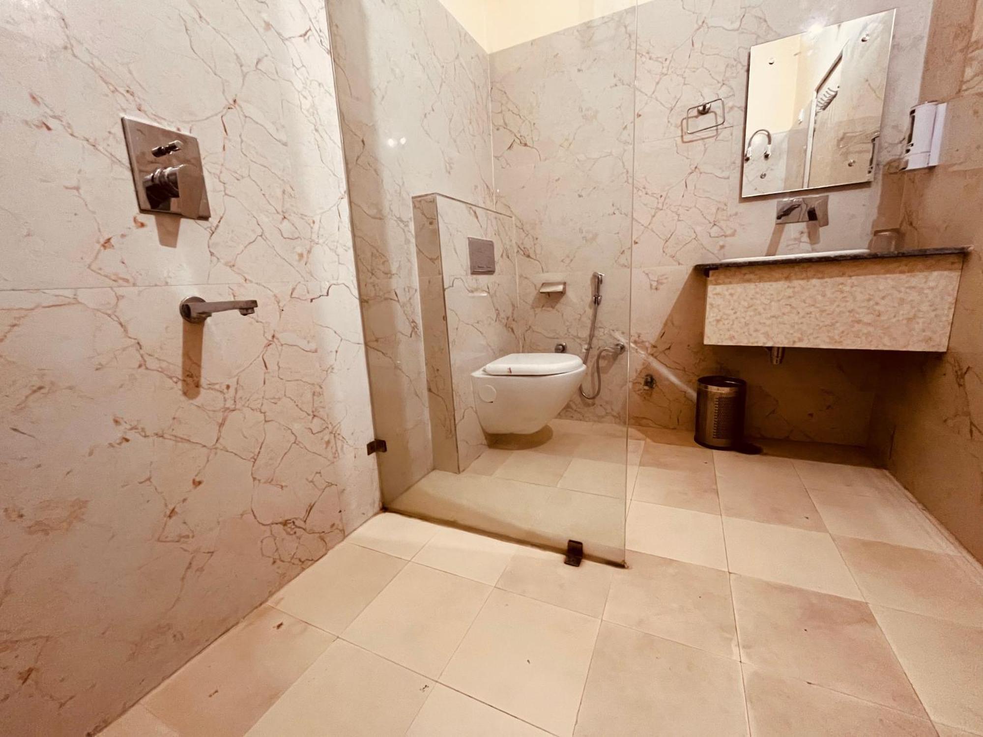 Hotel Golden Temple View By La Casa, Amritsar #Top Rated #Most Awarded #Swimming Pool #Prime Location #Luxury Rooms #Parking #Rooftop Cafe Екстериор снимка