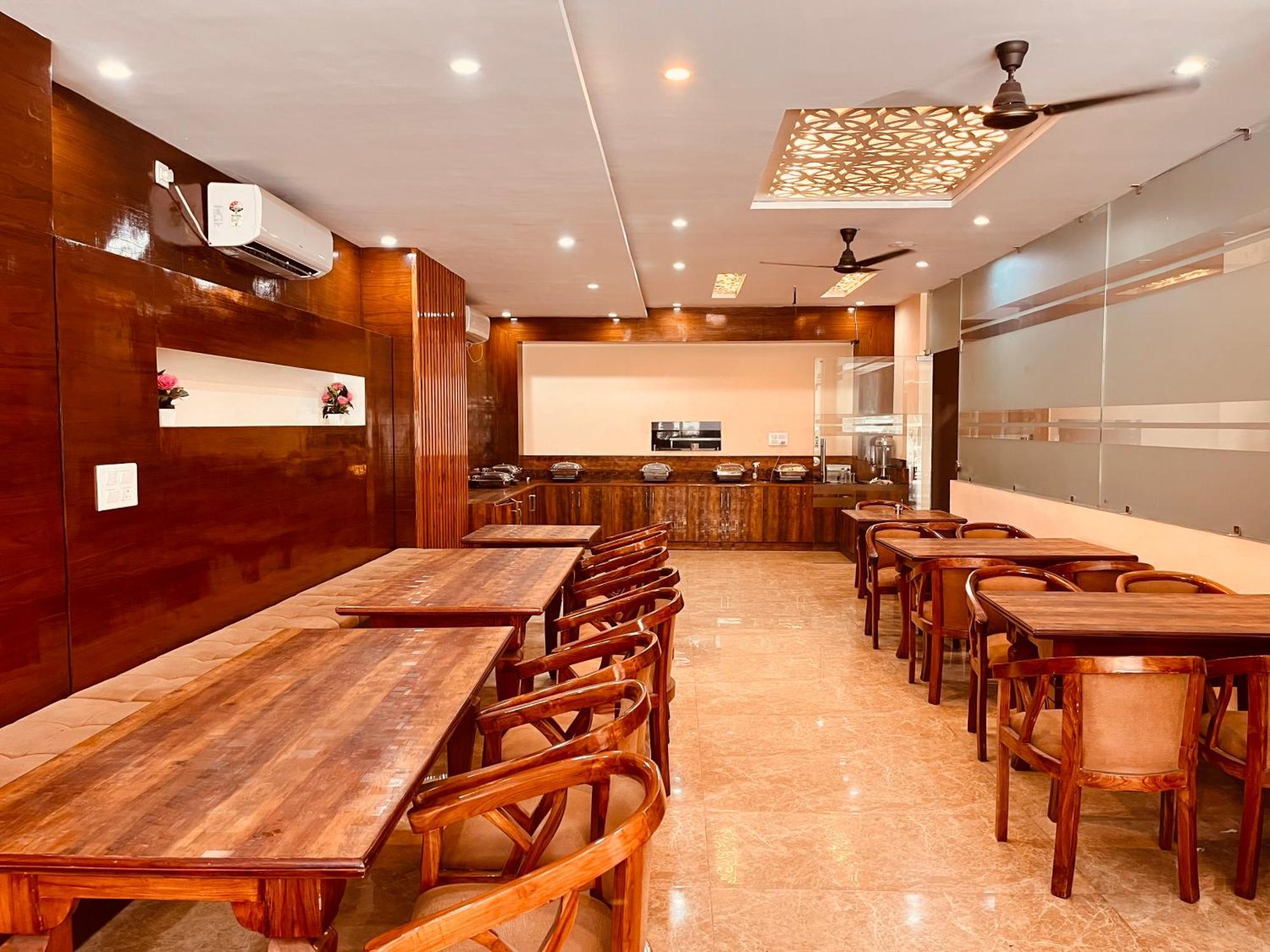 Hotel Golden Temple View By La Casa, Amritsar #Top Rated #Most Awarded #Swimming Pool #Prime Location #Luxury Rooms #Parking #Rooftop Cafe Екстериор снимка